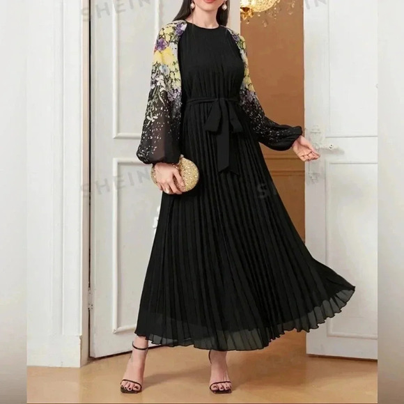 Black Floral pleated Maxi Dress with belt . Size Medium - Picture 2 of 6